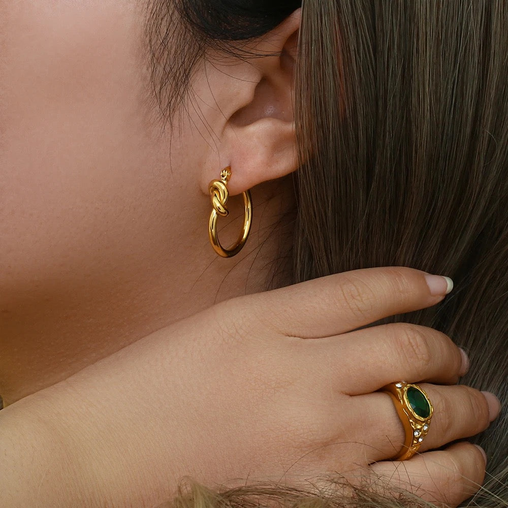 Knot Design earrings 18k gold plated